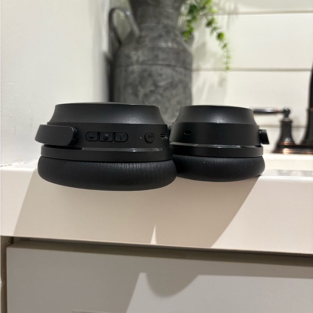 JBL Black Over-Ear Wireless Headphones